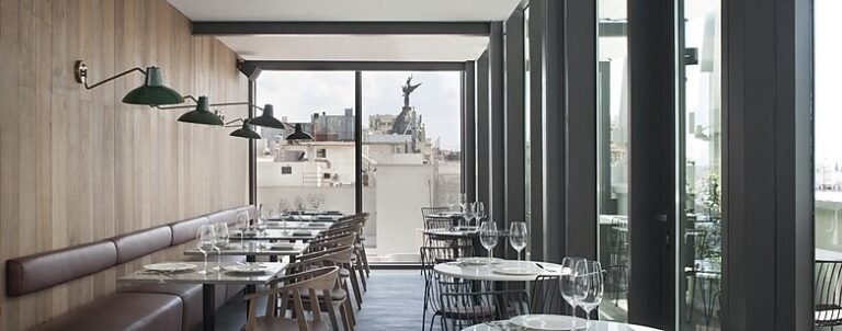 TERRAZA «NICE TO MEET YOU», EN EL ÁTICO DEL DEAR HOTEL CON VISTAS A LA PLAZA DE ESPAÑA