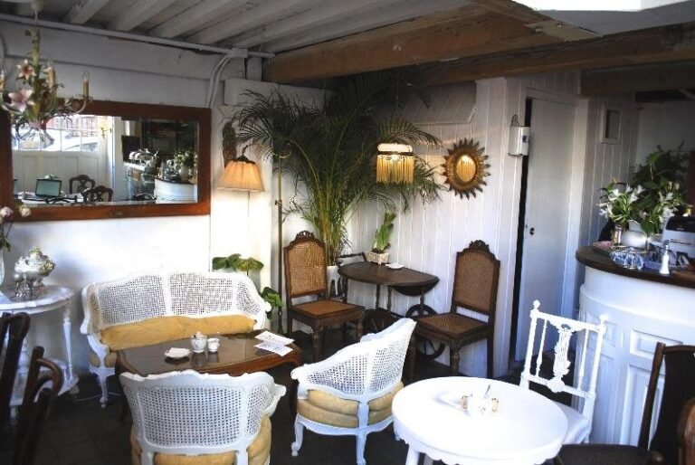«EL ARQUIBAR» UN ESTUDIO DE ARQUITECTURA CONVERTIDO EN UN COQUETO CAFÉ-RESTAURANTE