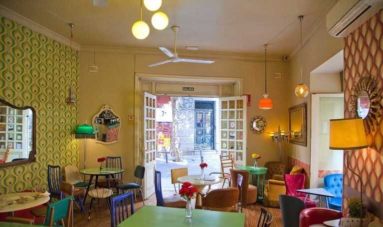 «LOLINA» UN CAFÉ VINTAGE, EN EL QUE TE SUMERGES EN LOS 50 Y 60