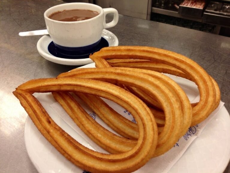 ¿DONDE PODEMOS TOMAR EL MEJOR CHOCOLATE CON CHURROS EN MADRID?